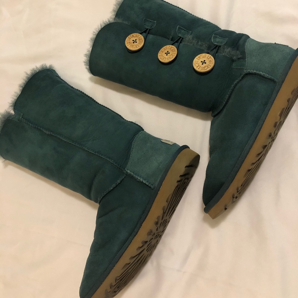 Bailey button triplet II UGG boots